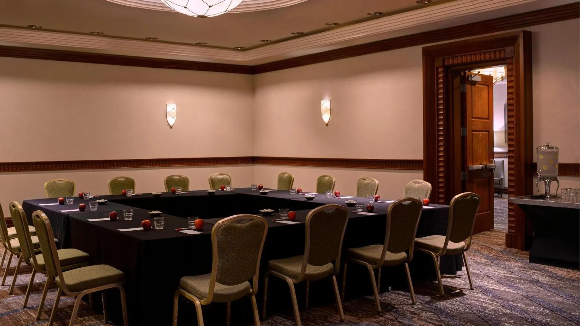 Newport News Marriott At City Center 3*, Newport News