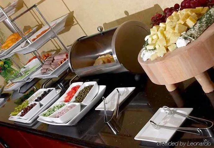 Отель Newport News Marriott At City Center